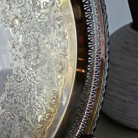 Antique WM Rogers Silver Plate Round Tray 4172, Round Serving Tray, Aged Patina - Picture 12 of 15